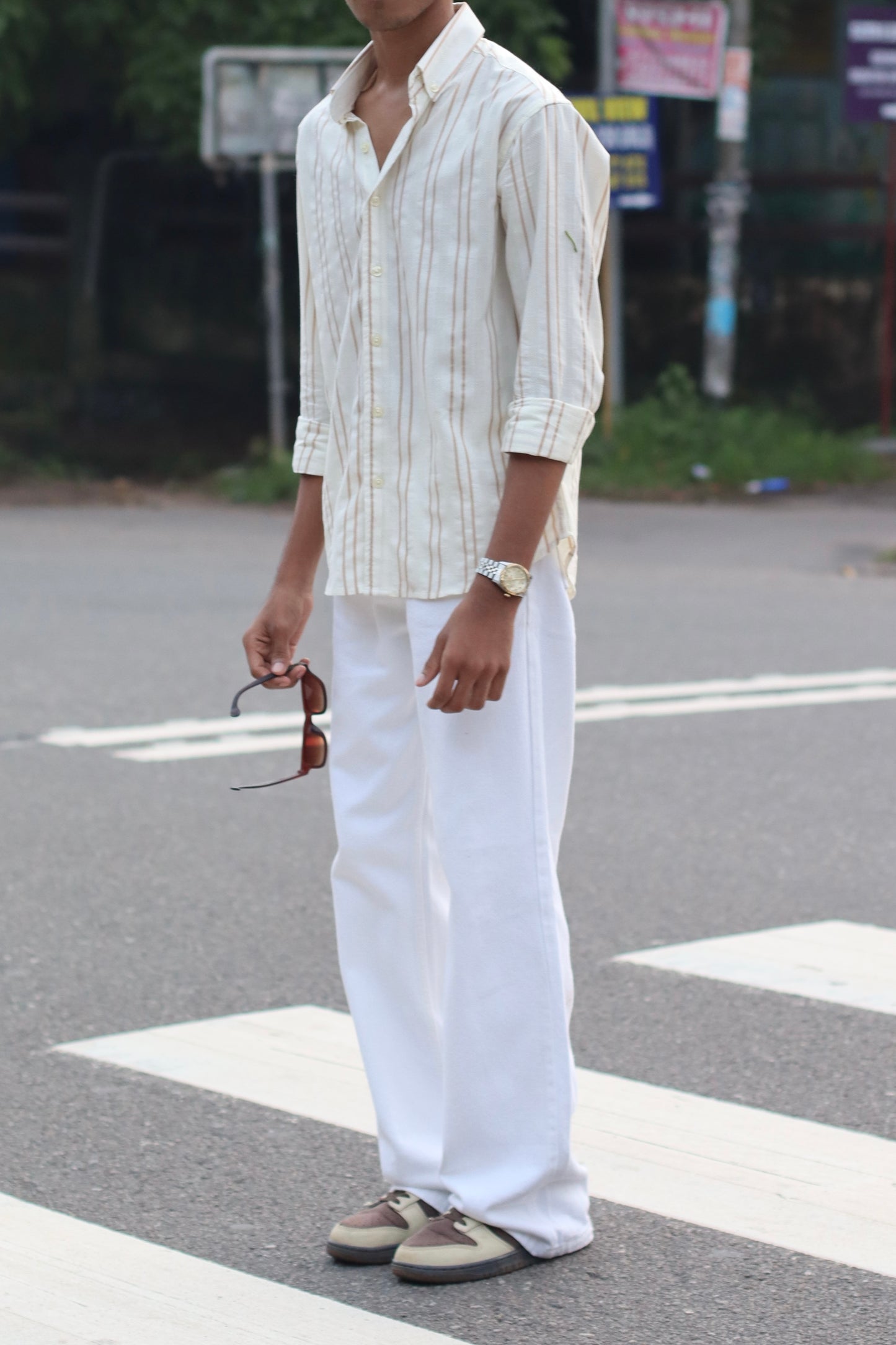 WHITE JEANS