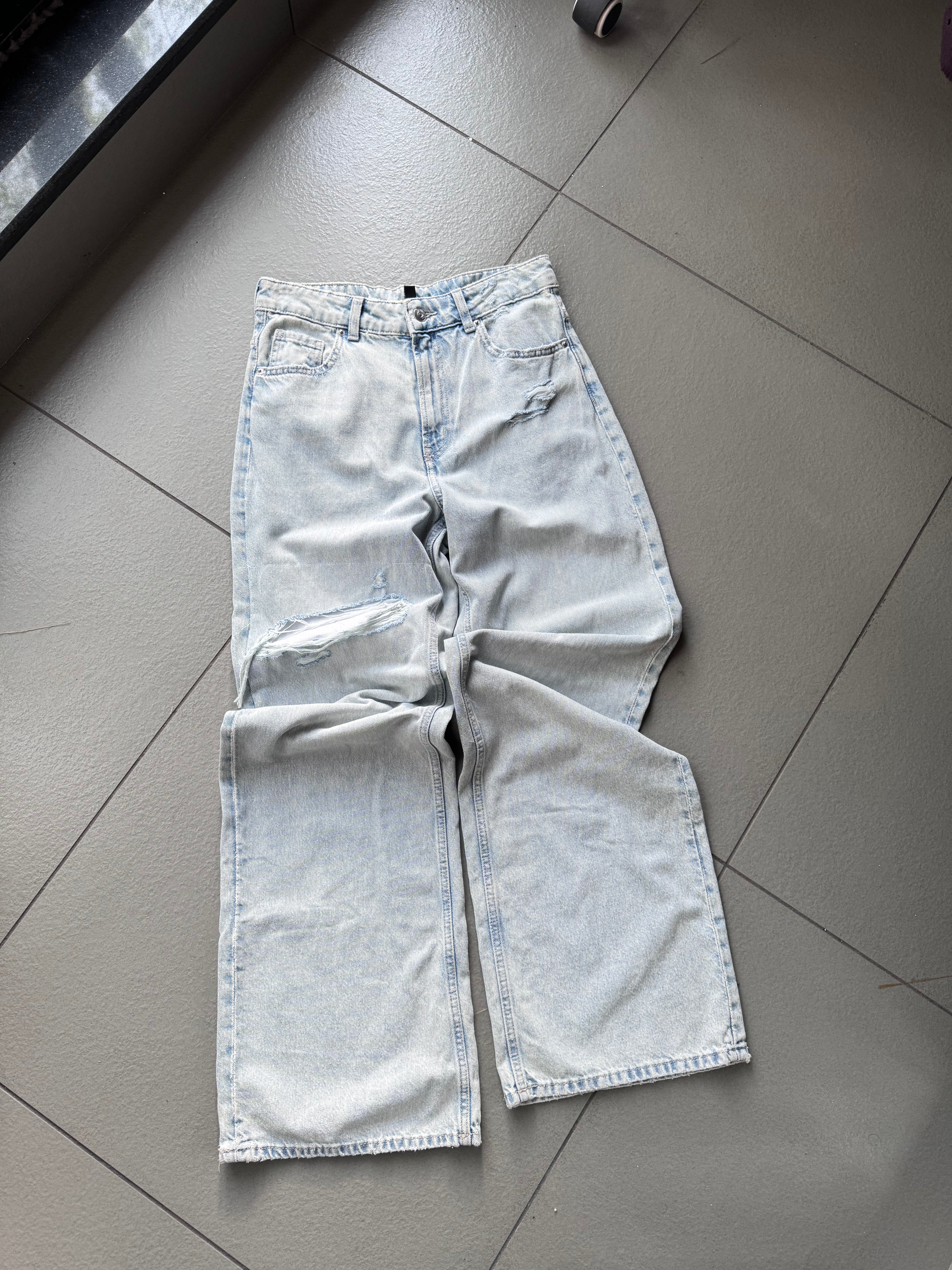 CANVAS TORN JEANS